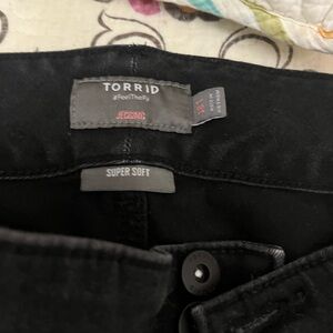 Plus size 18T Torrid Black Super Soft Jegging Waistband 3 buttons.